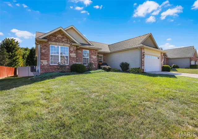 Photo 3 of Single family home for sale at 1876 Wellington Ln, Maryville, IL 62062 | MLS# MIS26064316 | Listing updated on 2026-10-08