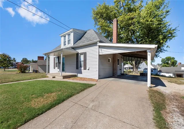 Photo 2 of Single family home for sale at 516 E Ste Maries, Perryville, MO 63775 | MLS# MIS26064325 | Listing updated on 2026-10-07
