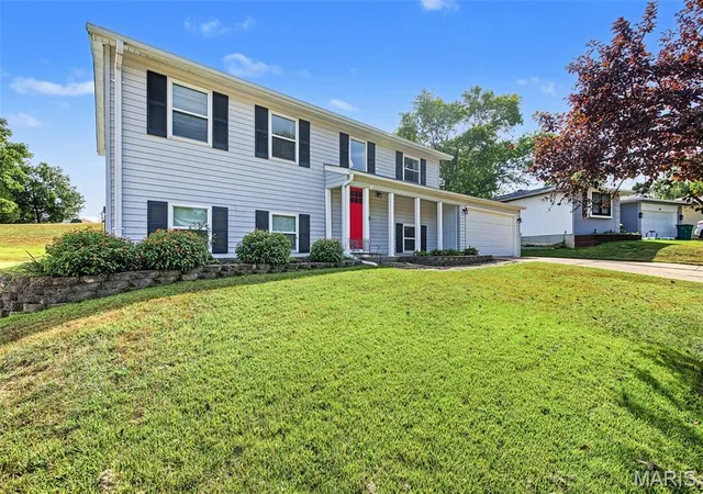Photo 2 of Single family home for sale at 1230 Pine Trl, Fenton, MO 63026 | MLS# MIS26064330 | Listing updated on 2026-10-06