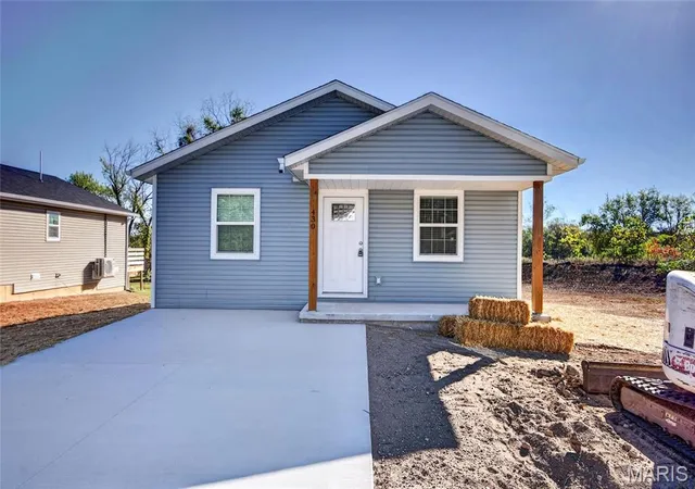 Photo 1 of Single family home for sale at 430 Railroad Ave, Lebanon, MO 65536 | MLS# MIS26064332 | Listing updated on 2026-10-06