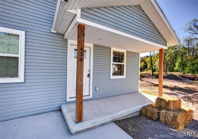 Photo 3 of Single family home for sale at 430 Railroad Ave, Lebanon, MO 65536 | MLS# MIS26064332 | Listing updated on 2026-10-06