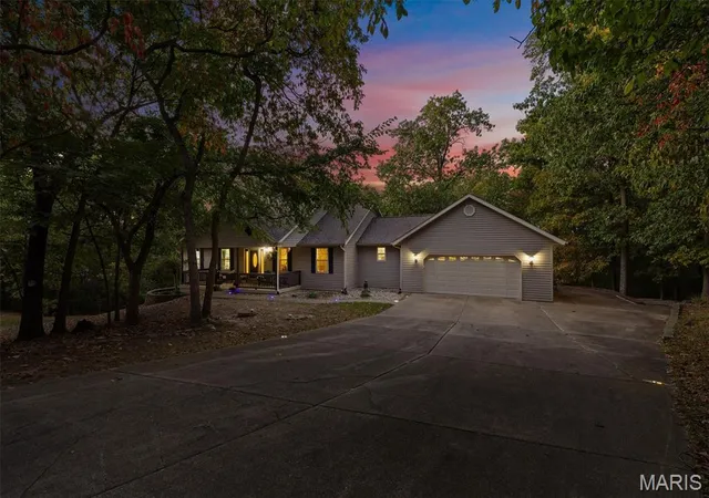 Photo 1 of Single family home for sale at 6107 Briar Trl, Waterloo, IL 62298 | MLS# MIS26064336 | Listing updated on 2026-10-18