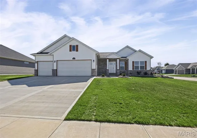 Single family home for sale at 8442 Herrick Park Dr, Troy, IL 62294 | MLS# MIS26064344