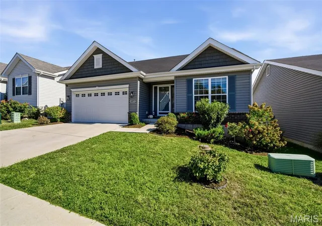 Photo 3 of Sale Pending at 4975 Arbors At Stonegate Dr, Saint Louis, MO 63123 | MLS# MIS26064353 | Listing updated on 2026-10-18