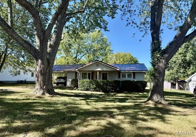 Photo 1 of Sale Pending at 305 Cherry St, Houston, MO 65483 | MLS# MIS26064373 | Listing updated on 2026-10-07