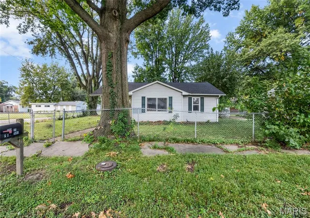 Photo 39 of Single family home for sale at 213 Pennsylvania Ave, South Roxana, IL 62087 | MLS# MIS26064377 | Listing updated on 2026-10-08