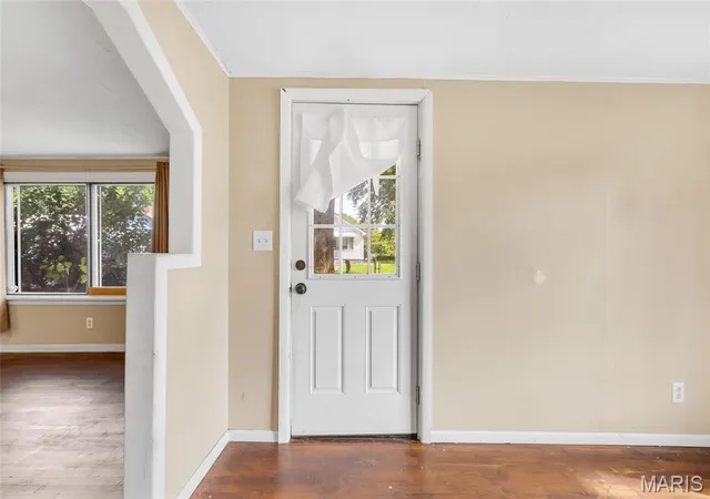 Photo 4 of Single family home for sale at 213 Pennsylvania Ave, South Roxana, IL 62087 | MLS# MIS26064377 | Listing updated on 2026-10-06