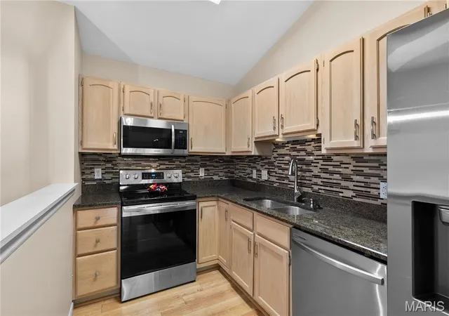 Photo 3 of Townhouse for sale at 2024 Belltower Dr, Saint Peters, MO 63376 | MLS# MIS26064380 | Listing updated on 2026-10-09