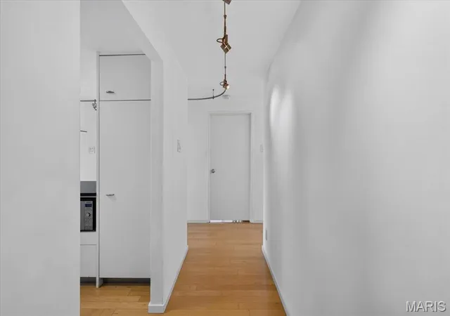 Photo 3 of Condo for sale at 4501 Lindell Blvd #14G, Saint Louis, MO 63108 | MLS# MIS26064383 | Listing updated on 2026-10-08