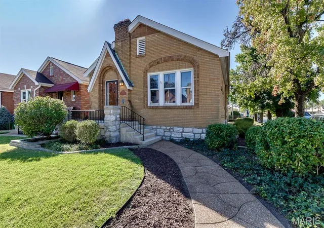 Photo 3 of Single family home for sale at 5748 Devonshire Ave, Saint Louis, MO 63109 | MLS# MIS26064390 | Listing updated on 2026-10-19