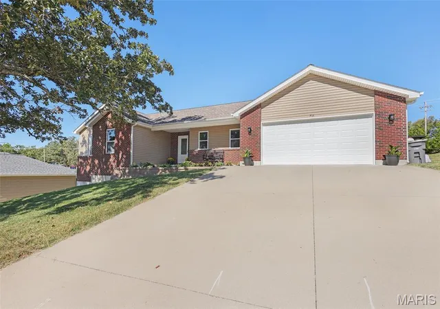 Photo 3 of Single family home for sale at 713 Sydney Ct, Washington, MO 63090 | MLS# MIS26064391 | Listing updated on 2026-10-10
