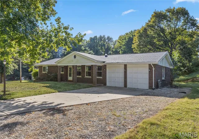 Photo 2 of Single family home for sale at 11201 Jerries Ln, Saint Louis, MO 63136 | MLS# MIS26064399 | Listing updated on 2026-10-08