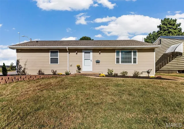 Single family home for sale at 6541 Clifton Hills Dr, Saint Louis, MO 63139 | MLS# MIS26064402