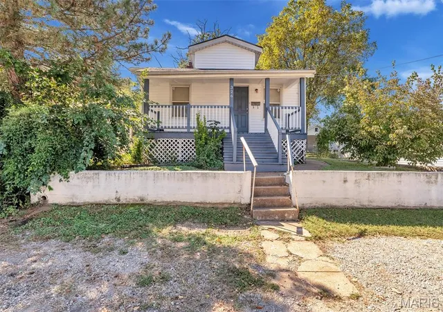 Photo 2 of Single family home for sale at 326 Lenhardt Ave, Saint Louis, MO 63125 | MLS# MIS26064407 | Listing updated on 2026-10-08