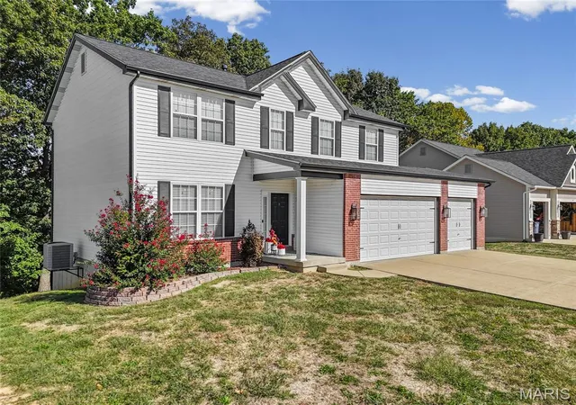 Photo 2 of Single family home for sale at 1819 Iron Mountain Dr, Festus, MO 63028 | MLS# MIS26064409 | Listing updated on 2026-10-09