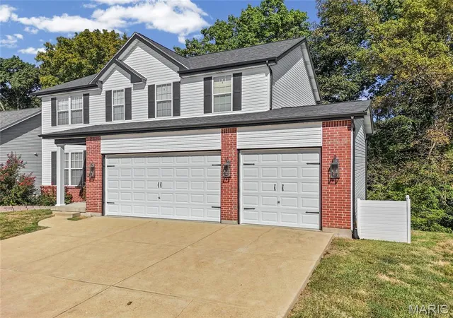 Photo 3 of Single family home for sale at 1819 Iron Mountain Dr, Festus, MO 63028 | MLS# MIS26064409 | Listing updated on 2026-10-09