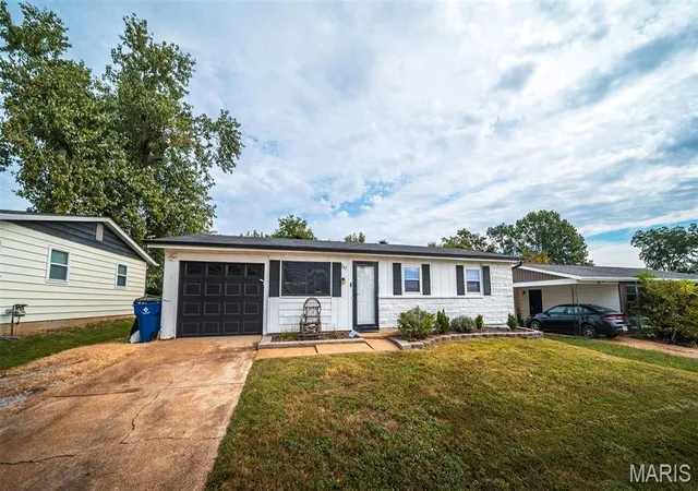 Photo 2 of Single family home for sale at 247 Martigney Dr, Saint Louis, MO 63129 | MLS# MIS26064419 | Listing updated on 2026-10-06