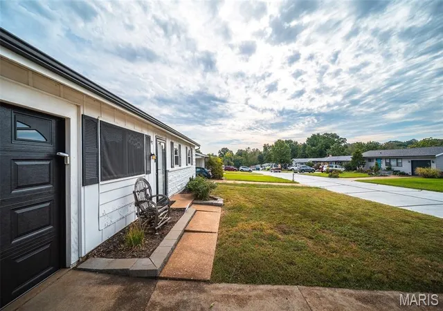 Photo 3 of Single family home for sale at 247 Martigney Dr, Saint Louis, MO 63129 | MLS# MIS26064419 | Listing updated on 2026-10-06