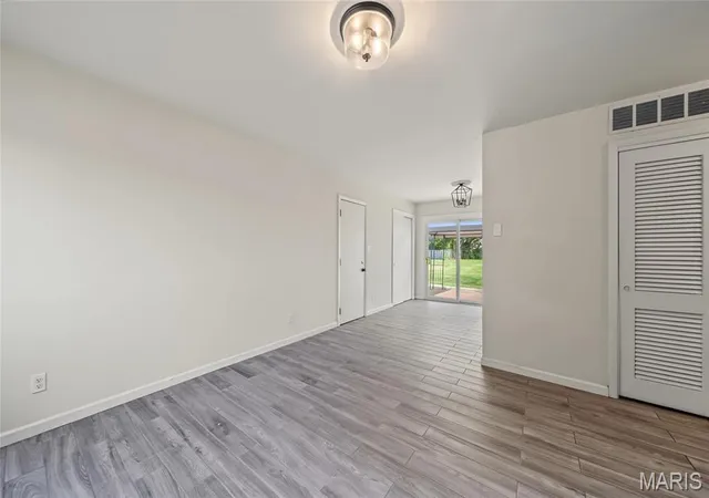Photo 4 of Single family home for sale at 247 Martigney Dr, Saint Louis, MO 63129 | MLS# MIS26064419 | Listing updated on 2026-10-06