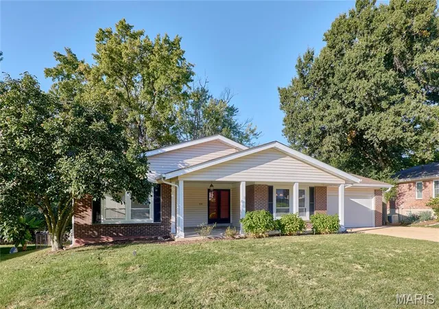 Photo 1 of Single family home for sale at 511 Lalor Dr, Manchester, MO 63011 | MLS# MIS26064420 | Listing updated on 2026-10-10