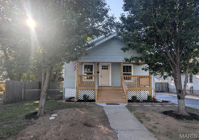 Photo 1 of Single family home for sale at 516 Leslie Ave, Wood River, IL 62095 | MLS# MIS26064421 | Listing updated on 2026-10-06
