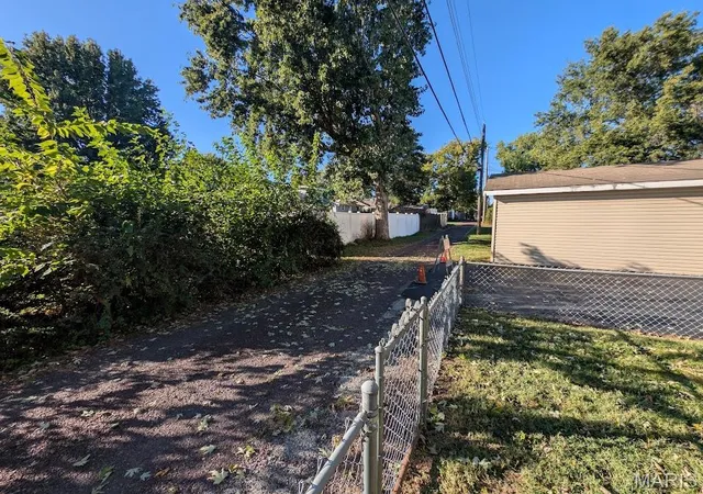 Photo 32 of Single family home for sale at 516 Leslie Ave, Wood River, IL 62095 | MLS# MIS26064421 | Listing updated on 2026-10-13
