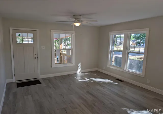 Photo 3 of Single family home for sale at 516 Leslie Ave, Wood River, IL 62095 | MLS# MIS26064421 | Listing updated on 2026-10-06