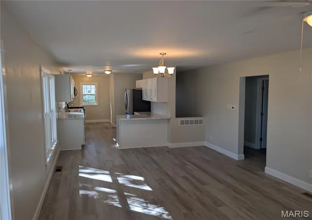 Photo 4 of Single family home for sale at 516 Leslie Ave, Wood River, IL 62095 | MLS# MIS26064421 | Listing updated on 2026-10-06