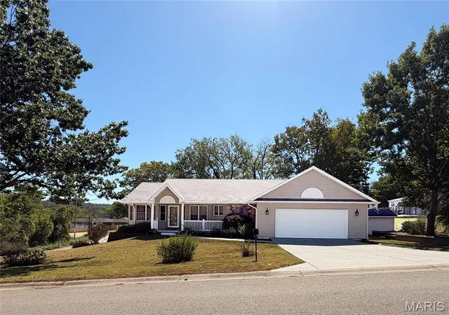 Photo 1 of Single family home for sale at 301 Olive, De Soto, MO 63020 | MLS# MIS26064423 | Listing updated on 2026-10-09
