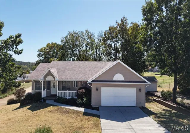 Photo 2 of Single family home for sale at 301 Olive, De Soto, MO 63020 | MLS# MIS26064423 | Listing updated on 2026-10-09
