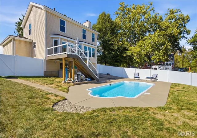 Photo 1 of Sale Pending at 2724 Smiley Rd, Maryland Heights, MO 63043 | MLS# MIS26064424 | Listing updated on 2026-10-19