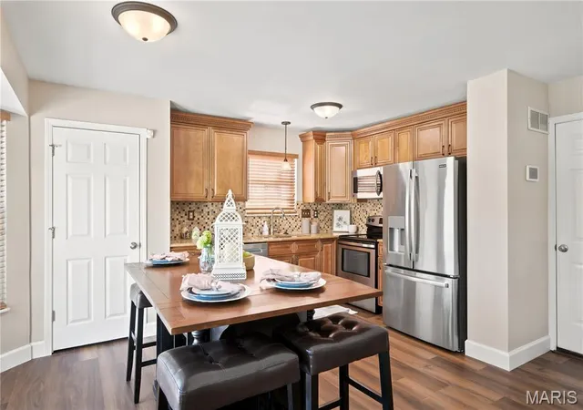 Photo 3 of Sale Pending at 2724 Smiley Rd, Maryland Heights, MO 63043 | MLS# MIS26064424 | Listing updated on 2026-10-19