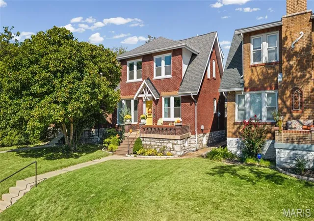Photo 3 of Sale Pending at 5981 N Cuba Ct, Saint Louis, MO 63139 | MLS# MIS26064428 | Listing updated on 2026-10-18