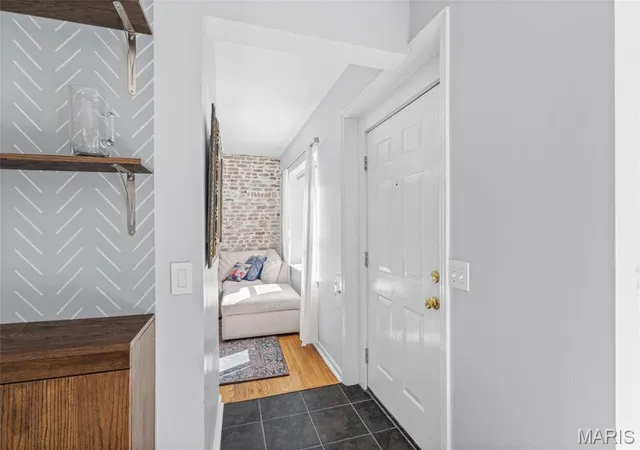 Photo 4 of Sale Pending at 5981 N Cuba Ct, Saint Louis, MO 63139 | MLS# MIS26064428 | Listing updated on 2026-10-18