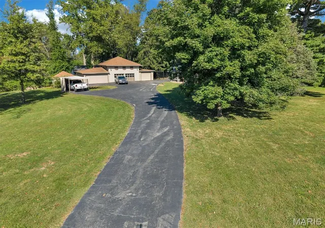 Photo 3 of Single family home for sale at 10305 Thorpe Ave, Saint Louis, MO 63114 | MLS# MIS26064432 | Listing updated on 2026-10-09