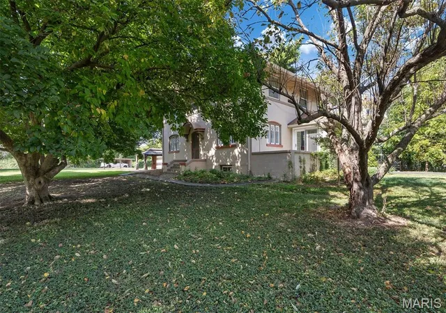 Photo 4 of Single family home for sale at 10305 Thorpe Ave, Saint Louis, MO 63114 | MLS# MIS26064432 | Listing updated on 2026-10-09