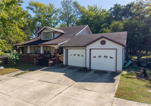 Photo 1 of Single family home for sale at 322 E Main St, Brownstown, IL 62418 | MLS# MIS26064434 | Listing updated on 2026-10-16