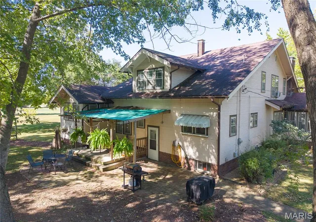 Photo 3 of Single family home for sale at 322 E Main St, Brownstown, IL 62418 | MLS# MIS26064434 | Listing updated on 2026-10-16