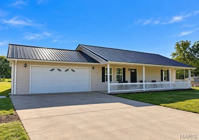 Photo 3 of Single family home for sale at 802 Englehart Ln, Marble Hill, MO 63764 | MLS# MIS26064437 | Listing updated on 2026-10-12