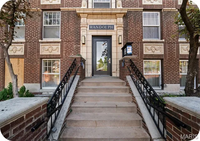 Photo 1 of Condo for sale at 321 Belt Ave #401, Saint Louis, MO 63112 | MLS# MIS26064442 | Listing updated on 2026-10-08