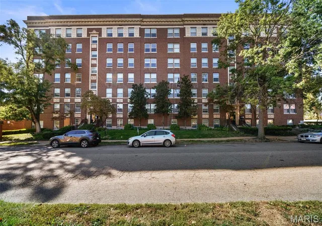 Photo 3 of Condo for sale at 321 Belt Ave #401, Saint Louis, MO 63112 | MLS# MIS26064442 | Listing updated on 2026-10-08