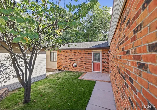 Listing Photo 5 - Condo for sale in building located at 6 Parkridge, Belleville, IL 62226