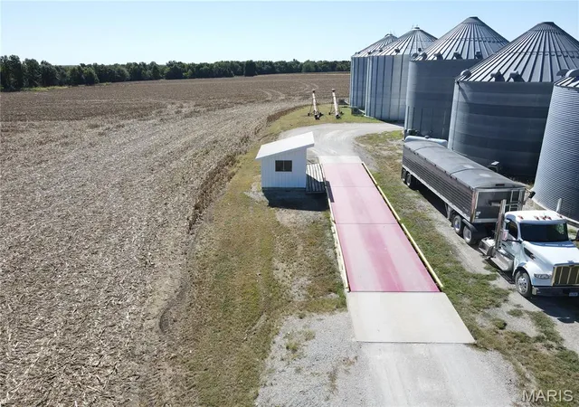 Photo 4 of Sale Pending at 15292 County Line Rd, Monroe City, MO 63456 | MLS# MIS26064451 | Listing updated on 2026-10-07