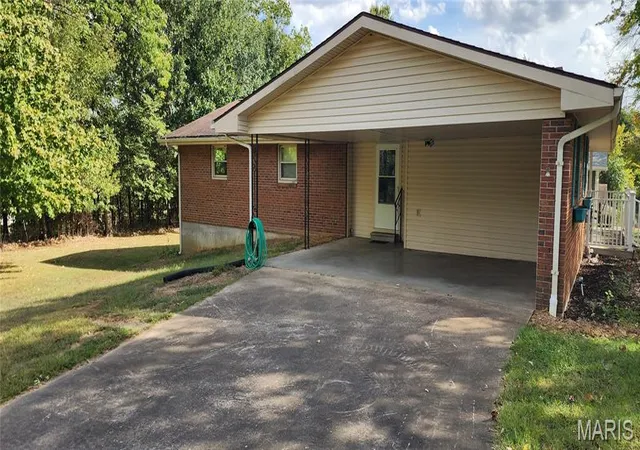 Photo 3 of Single family home for sale at 2020 Steven Dr, Cape Girardeau, MO 63701 | MLS# MIS26064455 | Listing updated on 2026-10-06