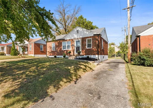 Photo 2 of Sale Pending at 4309 Koeln Ave, Saint Louis, MO 63116 | MLS# MIS26064464 | Listing updated on 2026-10-19