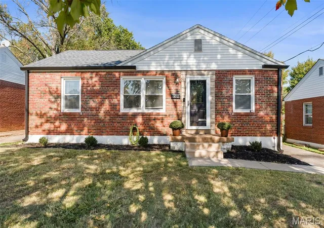 Photo 3 of Sale Pending at 4309 Koeln Ave, Saint Louis, MO 63116 | MLS# MIS26064464 | Listing updated on 2026-10-19