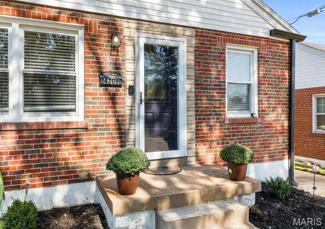 Photo 3 of Sale Pending at 4309 Koeln Ave, Saint Louis, MO 63116 | MLS# MIS26064464 | Listing updated on 2026-10-19