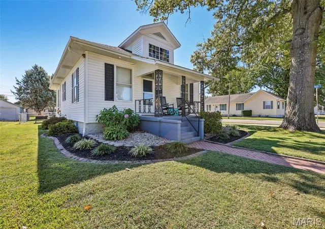 Photo 2 of Single family home for sale at 301 E 2nd Street, O Fallon, IL 62269 | MLS# MIS26064465 | Listing updated on 2026-10-10