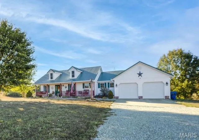 Photo 1 of Single family home for sale at 18511 Deer Run Ln, Phillipsburg, MO 65722 | MLS# MIS26064470 | Listing updated on 2026-10-07