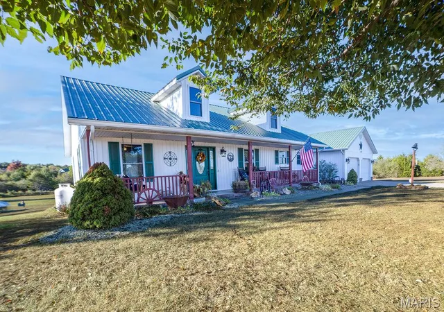 Photo 4 of Single family home for sale at 18511 Deer Run Ln, Phillipsburg, MO 65722 | MLS# MIS26064470 | Listing updated on 2026-10-07